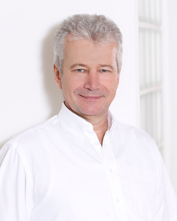 Dr. Nikolaj Belz